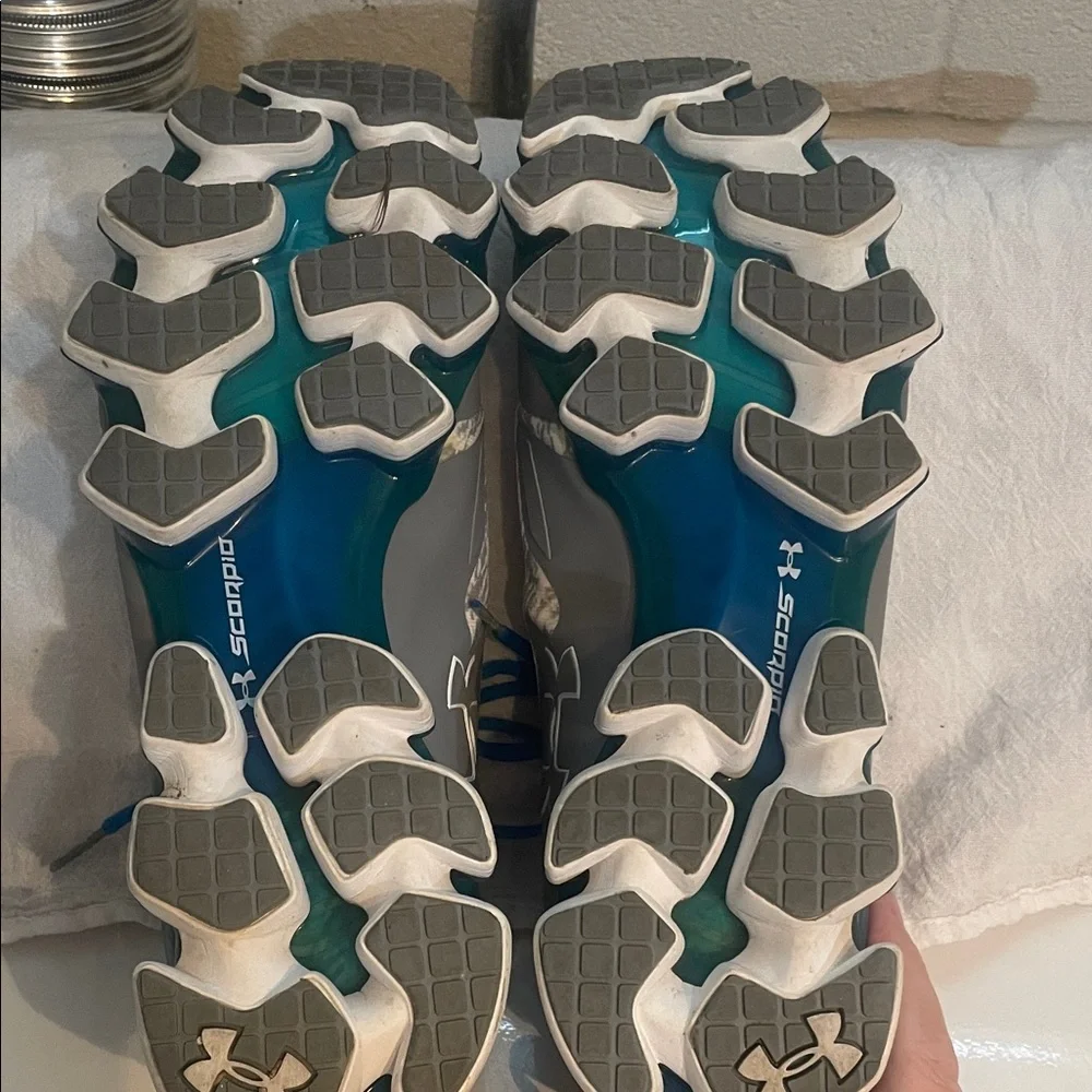 Under Armour Scorpio Men’s Gray and Blue Running Shoes - Picture 5 of 6